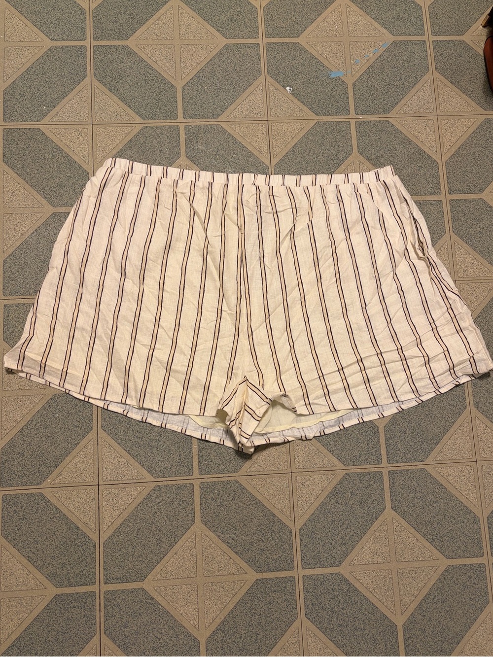 Princess Polly Blend Shorts Cream / Black NWT